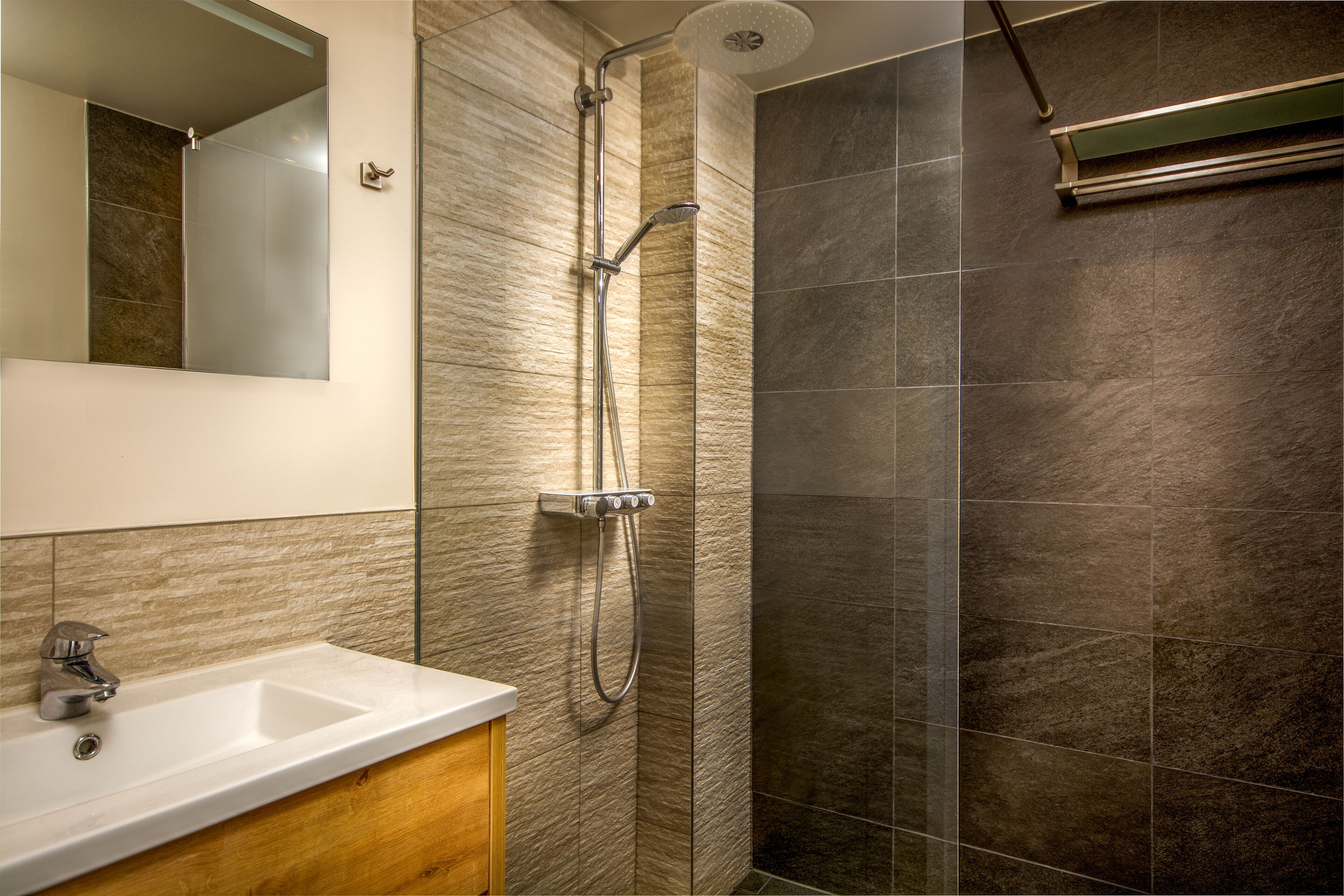 suite | bathroom | shower, rainfall showerhead, towels