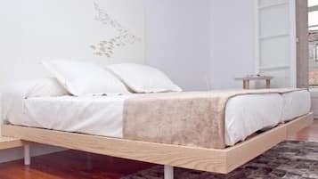 Matalassos d'escuma viscoelàstica i caixa forta a l'habitació