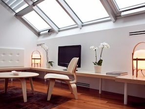 Betten mit Memory-Foam-Matratzen, Zimmersafe, individuell dekoriert