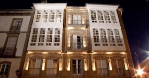Front of property - evening/night - Hotel Pazo de Altamira (Santiago de Compostela)
