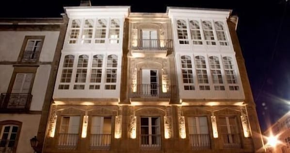 Fassade der Unterkunft – Abend/Nacht