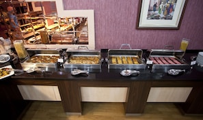 Desayuno buffet todos los días (con cargo)