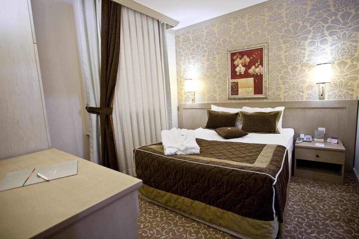 Minibar, in-room safe, desk, soundproofing