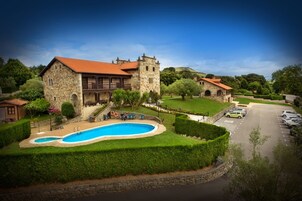 Indoor pool, seasonal outdoor pool, sun loungers