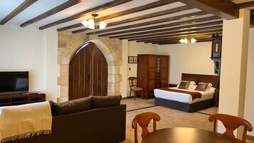 1 chambre, minibar, coffres-forts dans les chambres, bureau