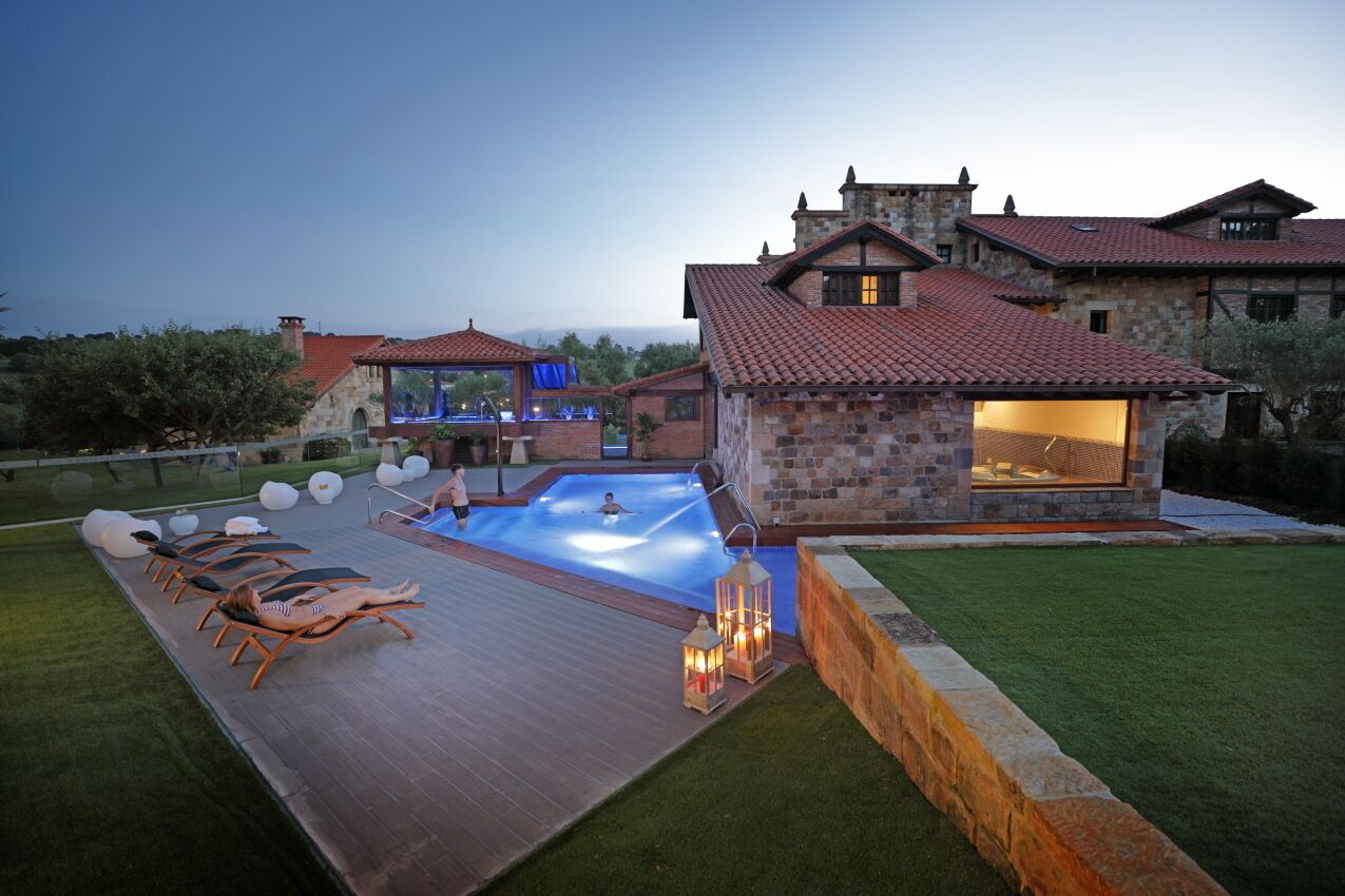 Sauna, hot tub, massages