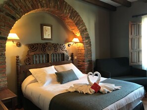 Double Room (Spa) | 1 bedroom, minibar, in-room safe, desk - Posada San Marcos (Santillana del Mar)