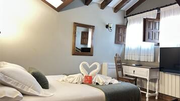 1 chambre, minibar, coffres-forts dans les chambres, bureau