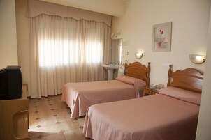 Habitación doble, baño compartido | Wifi gratis