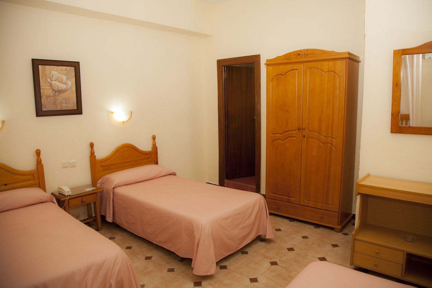 Photo - Hostal París