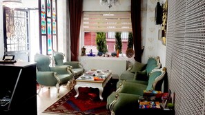 Single Room | Salón en el vestíbulo