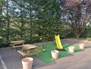 Children’s play area – outdoor
