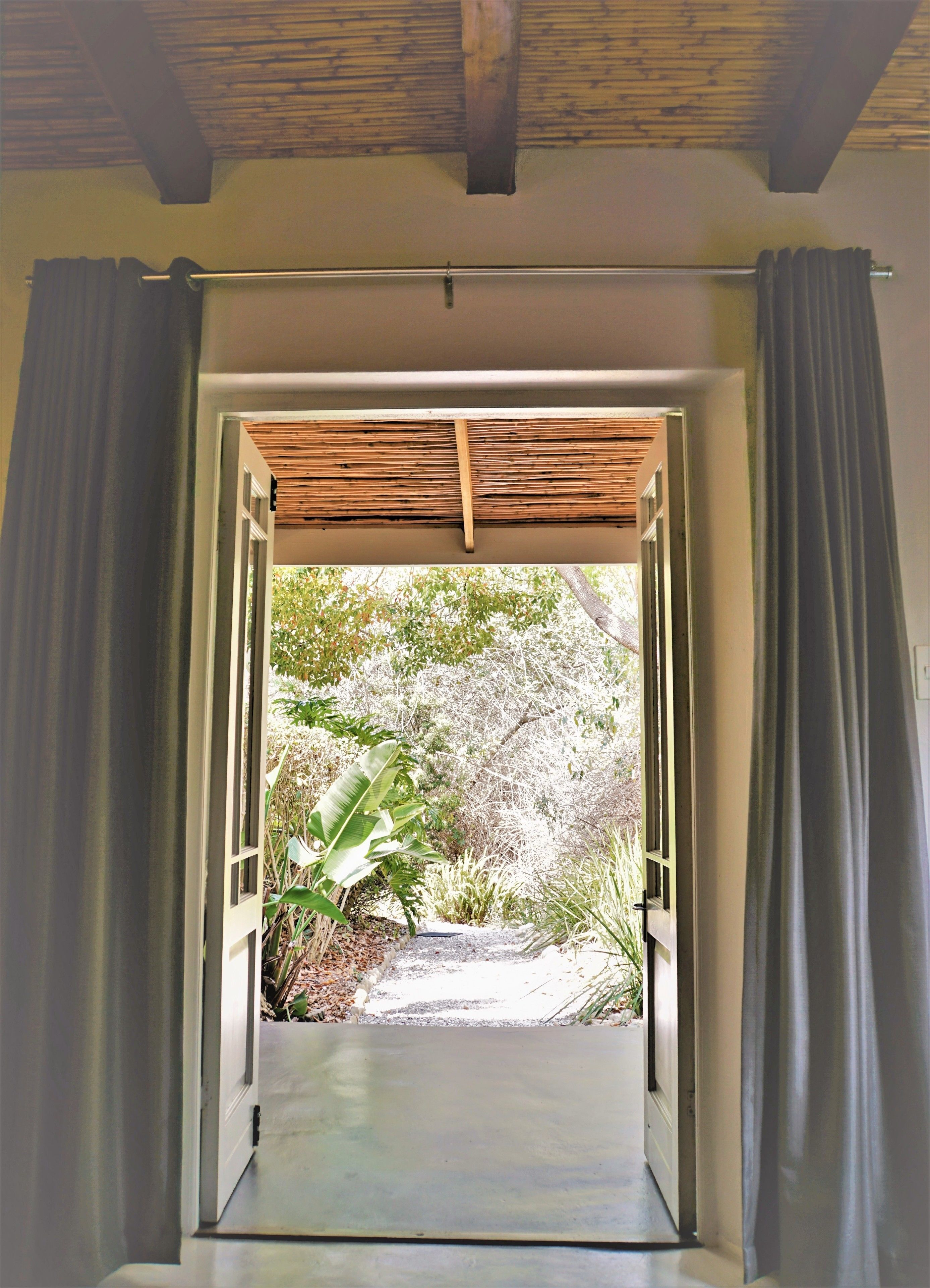 Comfort Room (luxury twin or king with bath&amp;shower) | Garden view