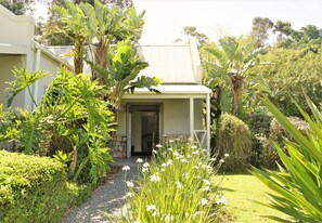 Habitación Confort, 1 cama King size (luxury king with bath & shower ) | Terraza o patio