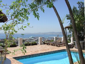 Outdoor pool - Bluegum Hill Guesthouse & Apartments (Cape Town)