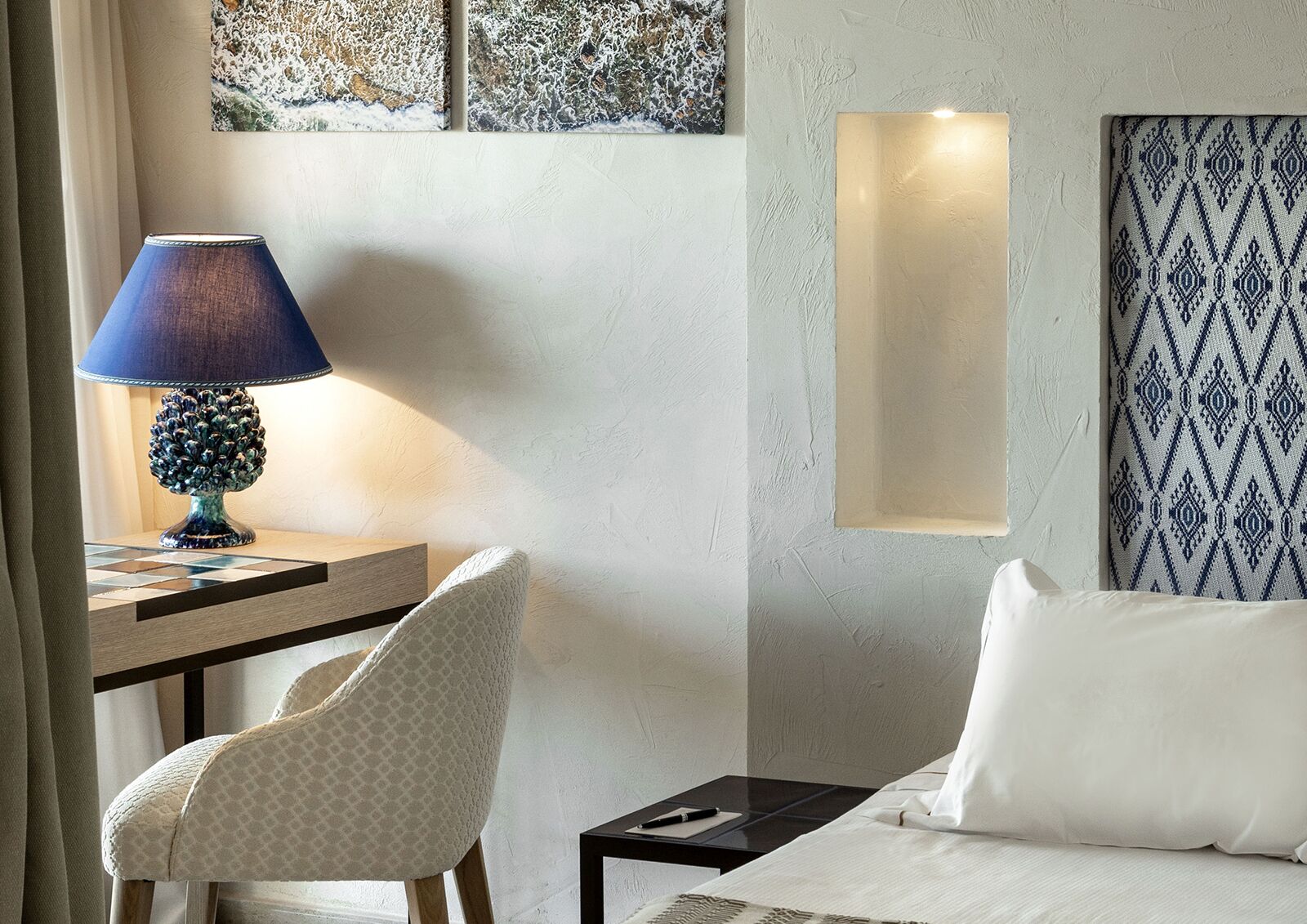 Luxe beddengoed, een minibar, een kluis op de kamer, een bureau