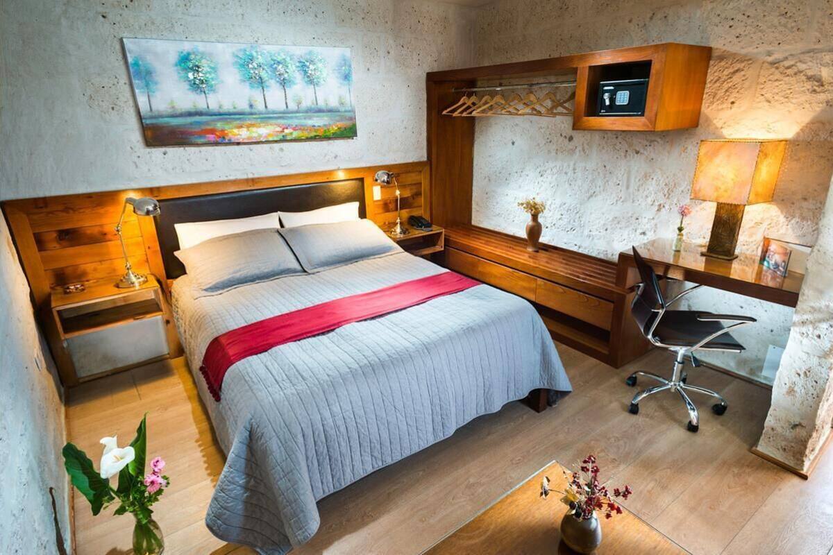 Minibar, in-room safe, free WiFi