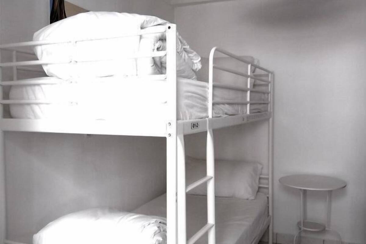 Soundproofing, WiFi (free)