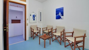 Two Bedroom Apartment for 4 people | リビングルーム