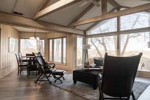 Suite | Living area | TV