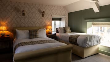 Suite – standard, eget bad | Skrivebord, blendingsgardiner, strykejern/-brett og sengetøy