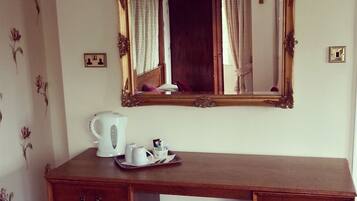 Phòng đôi, có phòng tắm riêng (207 Four Poster Room)