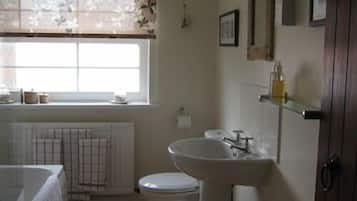 Twin Room, Ensuite | Bathroom