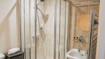 Superior Suite, Private Bathroom | Bathroom