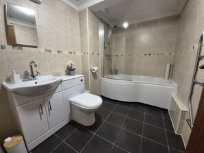 Executive Double Room, Ensuite | Bathroom - The Heath Inn (Leighton Buzzard)