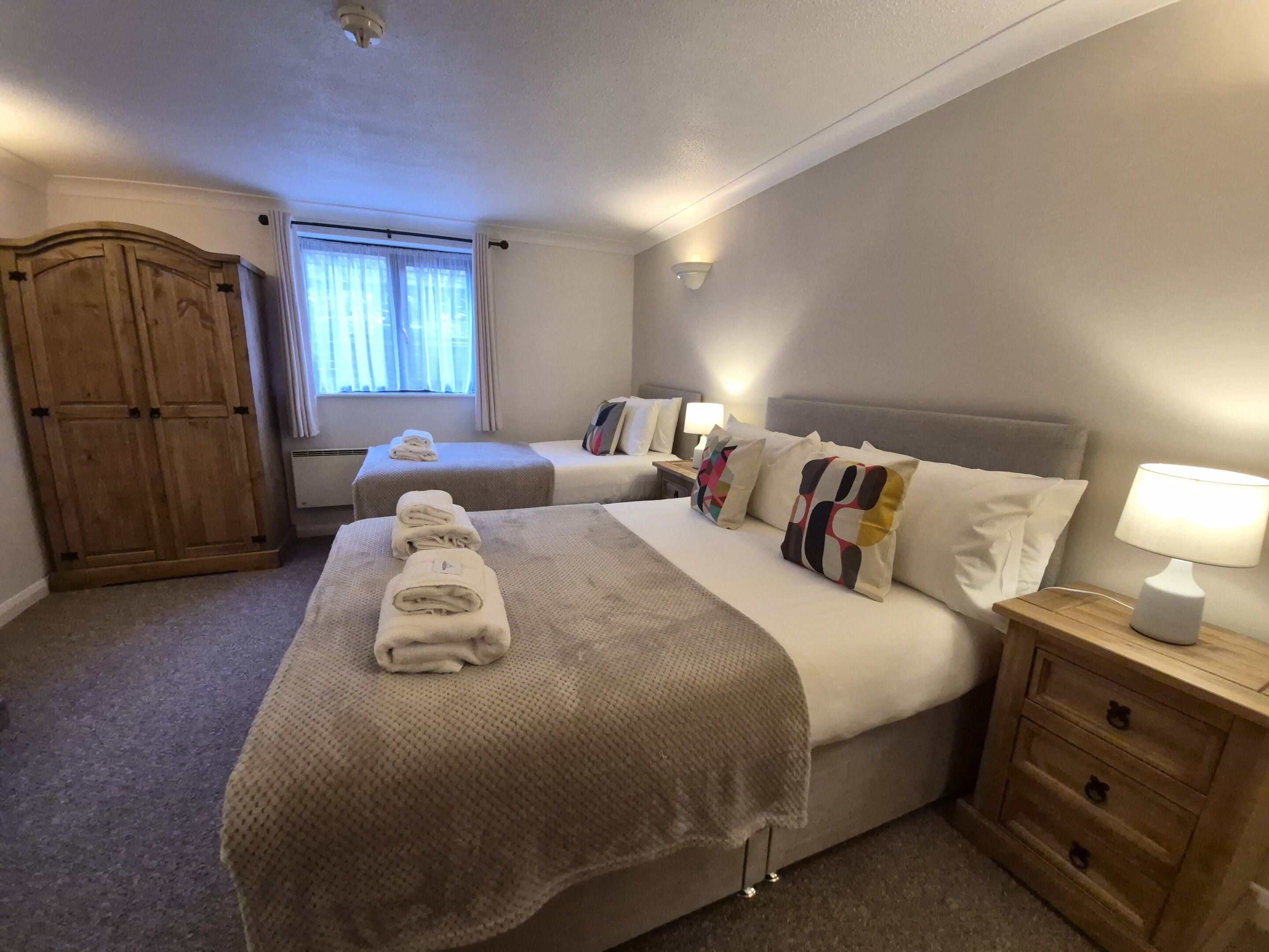 Double Room, Ensuite (with Extra Single Bed)
