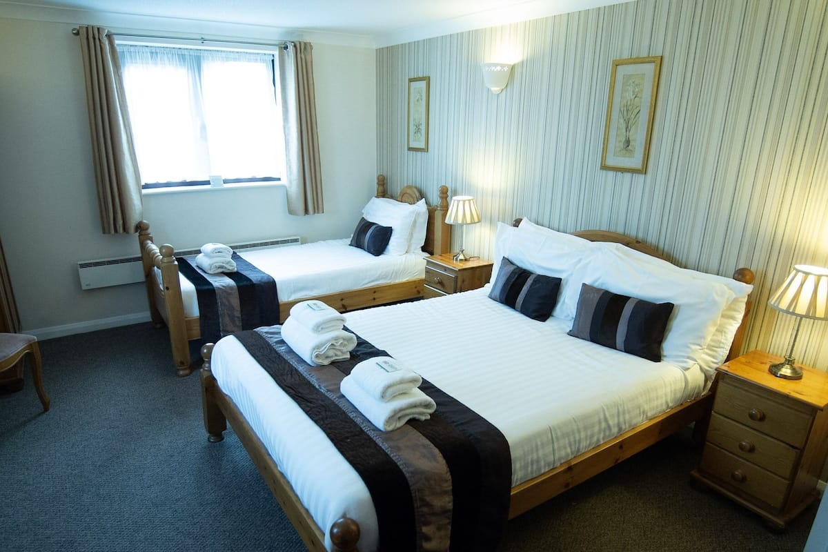 Double Room, Ensuite (with Extra Single Bed)