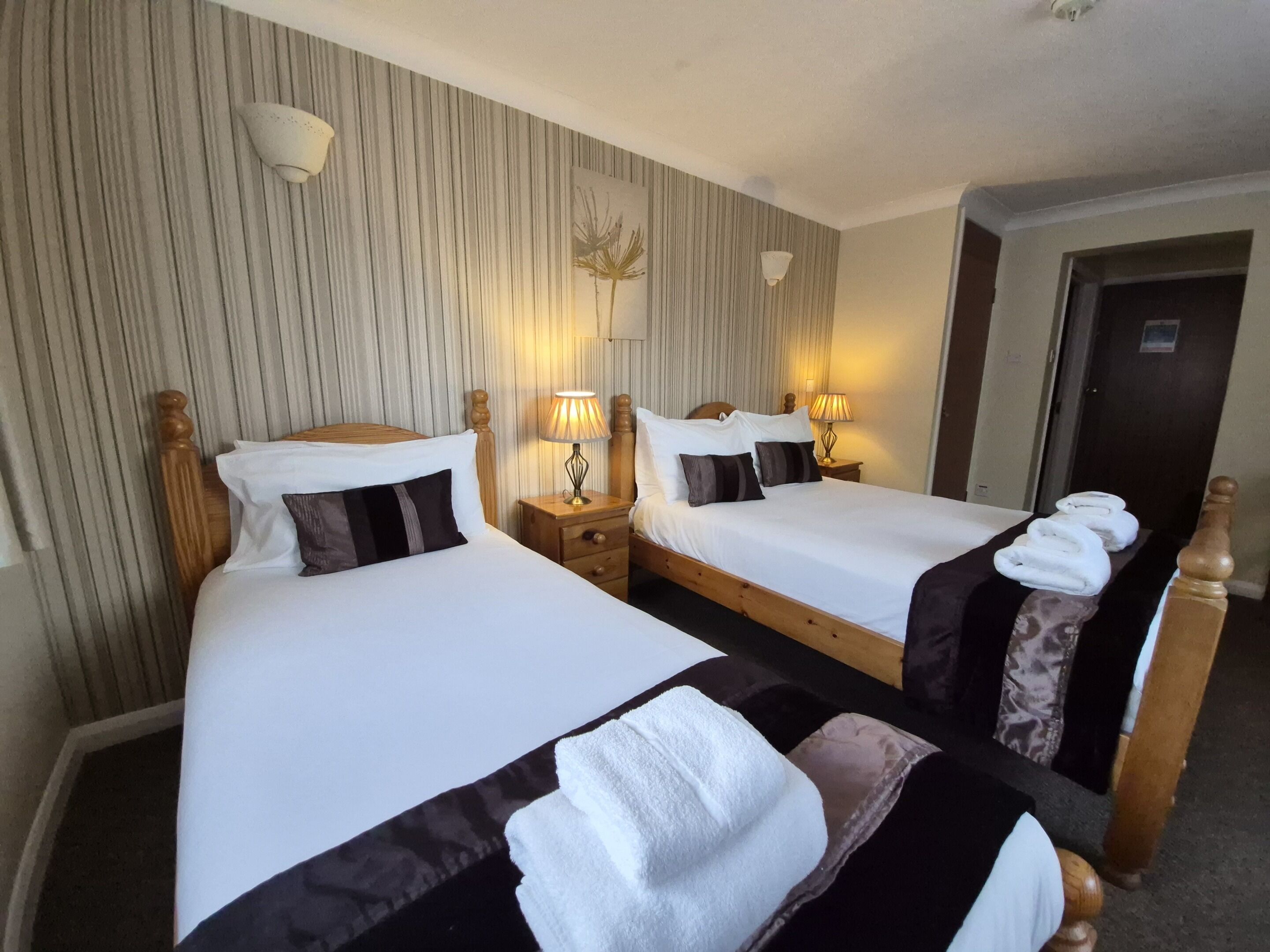 Photo - The Heath Inn