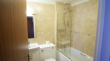 Phòng đôi, có phòng tắm riêng (with Extra Single Bed) | Phòng tắm