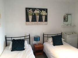 Standard Twin Room, Shared Bathroom | Free WiFi