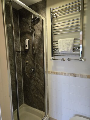 Habitación doble, baño en la habitación | Baño