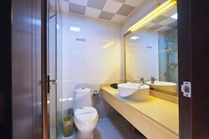 Bathroom - Super 8 (Baoji Railway Station) (Baoji)
