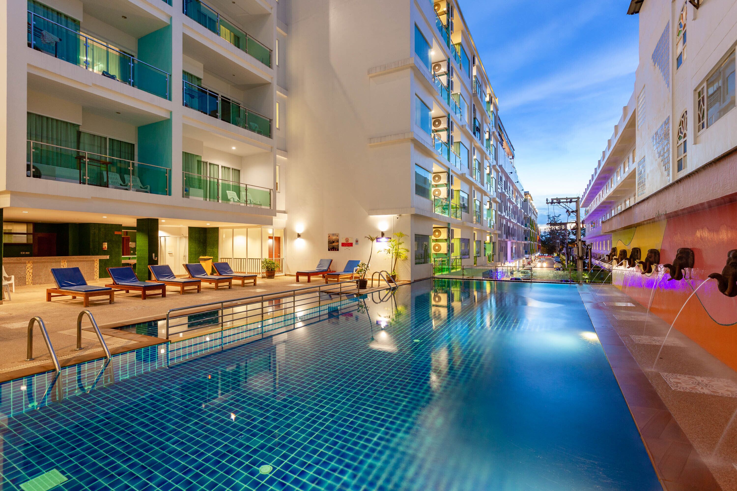 3 outdoor pools, pool umbrellas, sun loungers