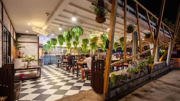 Lunch and dinner served, beach views