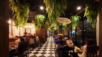 Lunch and dinner served, beach views