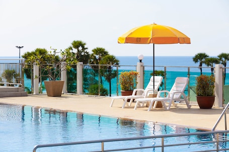 3 outdoor pools, pool umbrellas, sun loungers