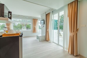 Grand Deluxe Panorama Seaview | Minibar, in-room safe, blackout drapes, free WiFi - Baumancasa Beach Resort (Karon)
