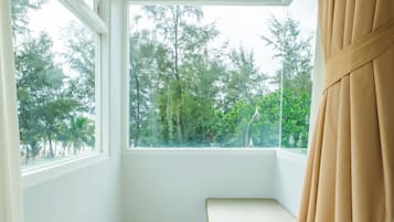 Minibar, in-room safe, blackout curtains, free WiFi