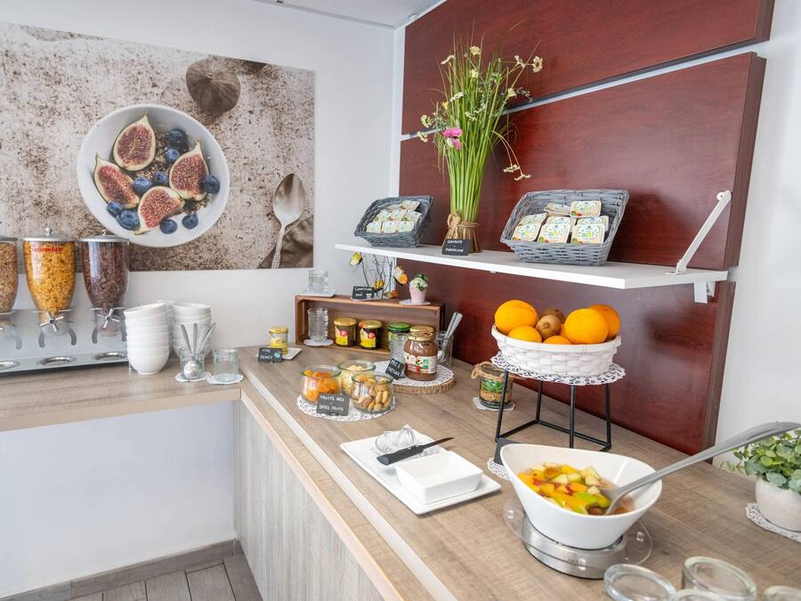 Daily buffet breakfast (EUR 16.90 per person)