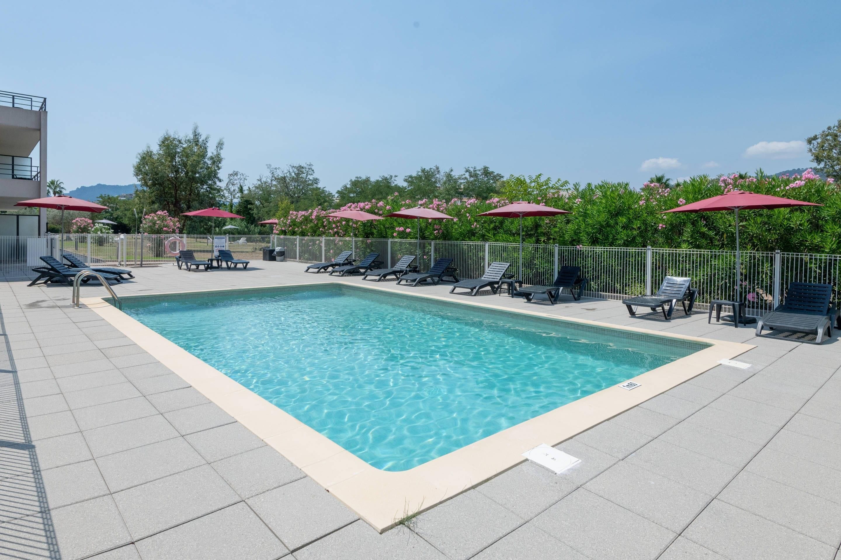Seasonal outdoor pool, open 9:00 AM to 7:00 PM, pool umbrellas