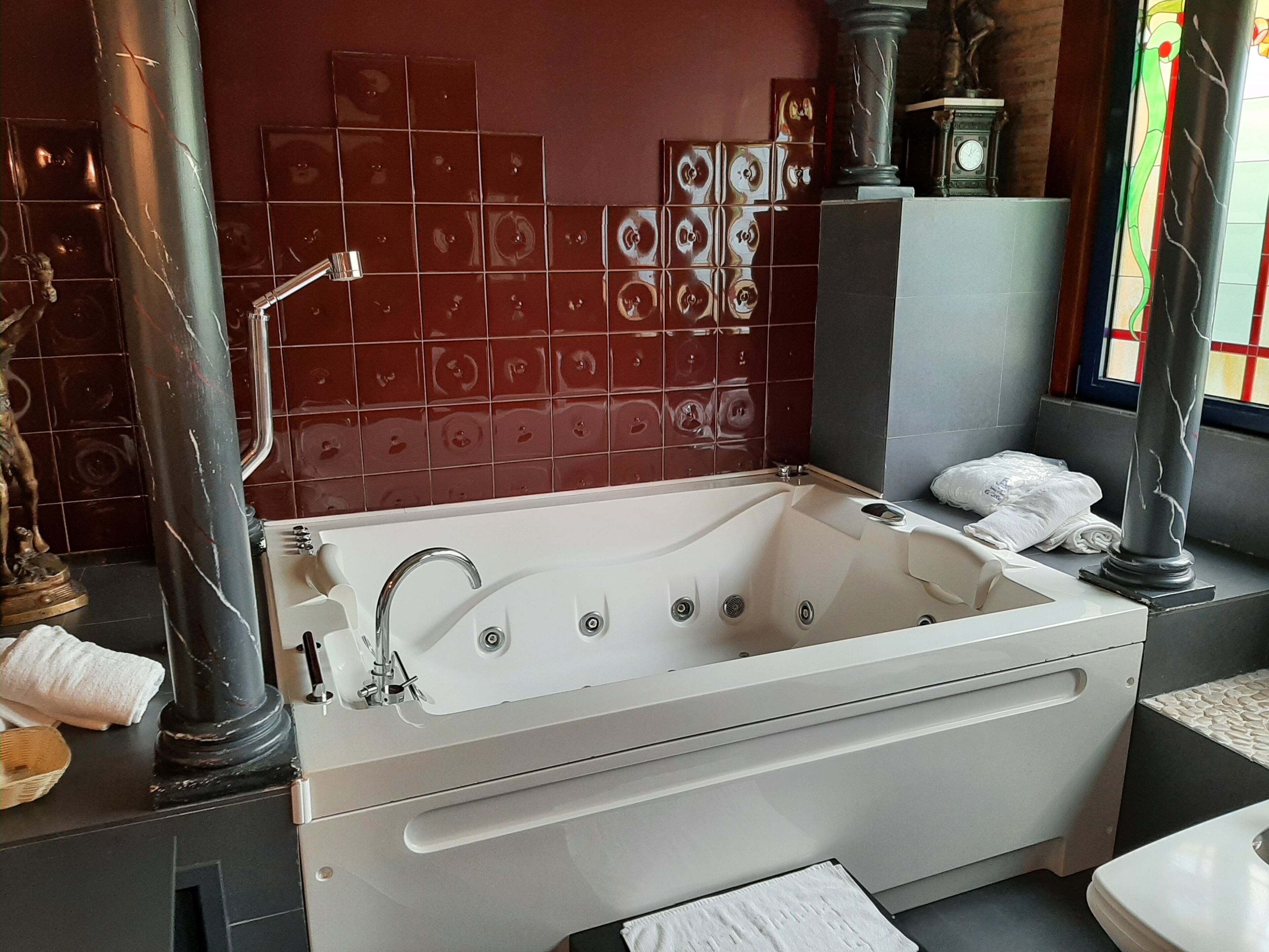 suite | desk, blackout curtains, free wifi, bed sheets