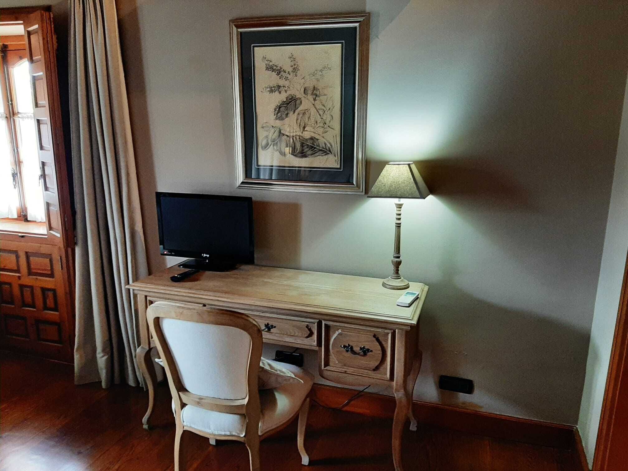 standard double room | desk, blackout curtains, free wifi, bed sheets