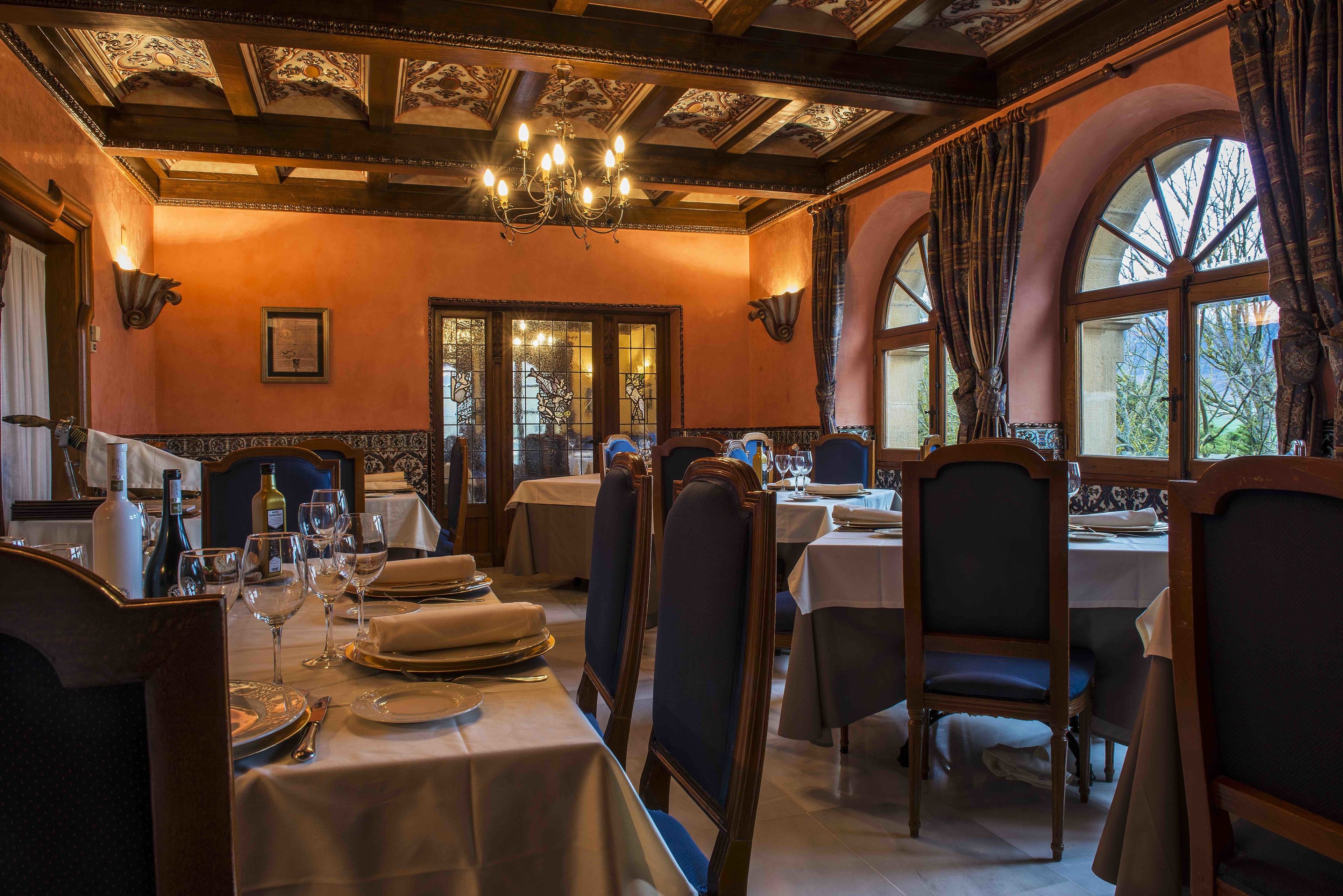 lunch and dinner served, spanish cuisine