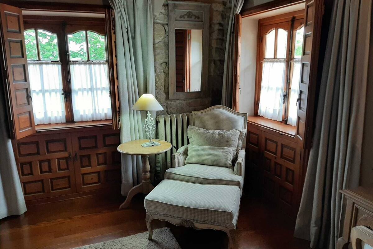 standard double room | desk, blackout curtains, free wifi, bed sheets