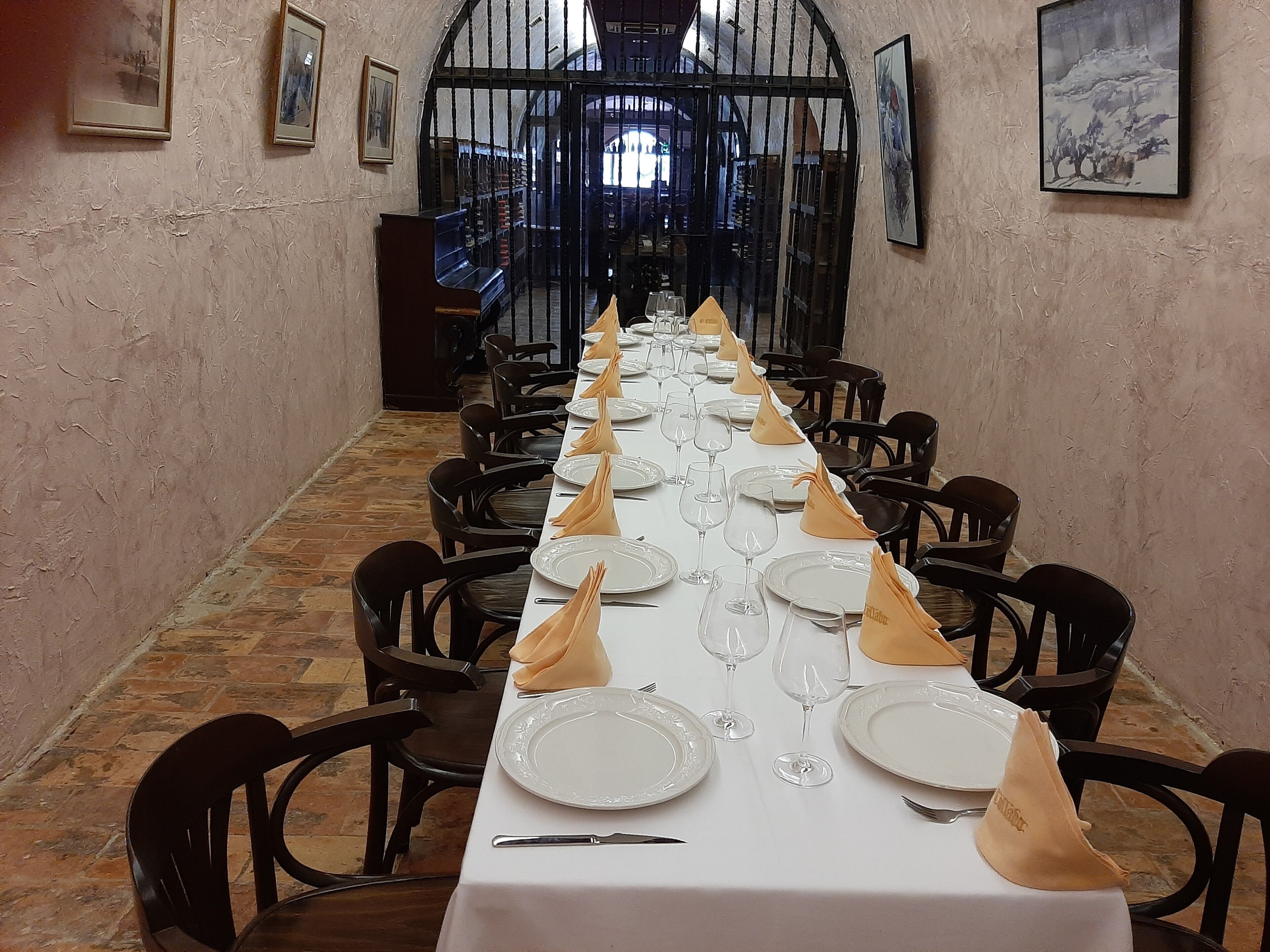 lunch and dinner served, spanish cuisine