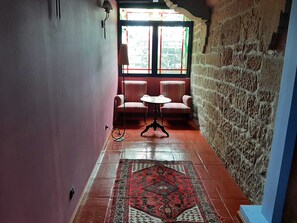 Habitación estándar doble | Escritorio, cortinas opacas, wifi gratis y ropa de cama